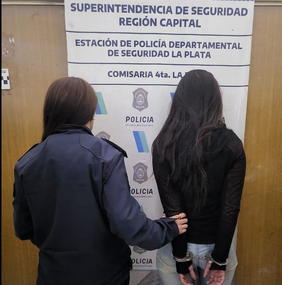 Detuvieron a una mujer acusada de robar y atacar a un hombre en su vivienda del barrio La Loma