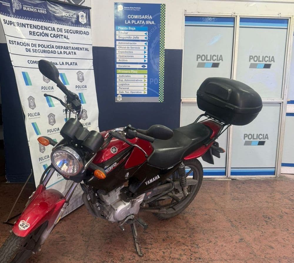Dos adolescentes fueron detenidos tras intentar robar una moto en 9 y 63