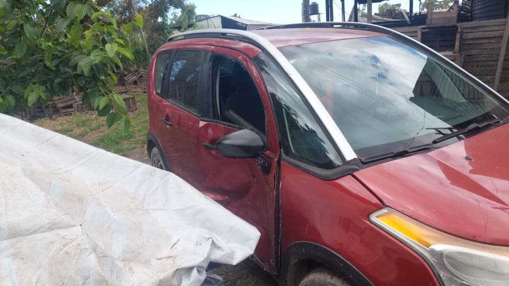 Grave accidente en Abasto: un motociclista resultó herido de gravedad y el conductor del automóvil se dio a la fuga
