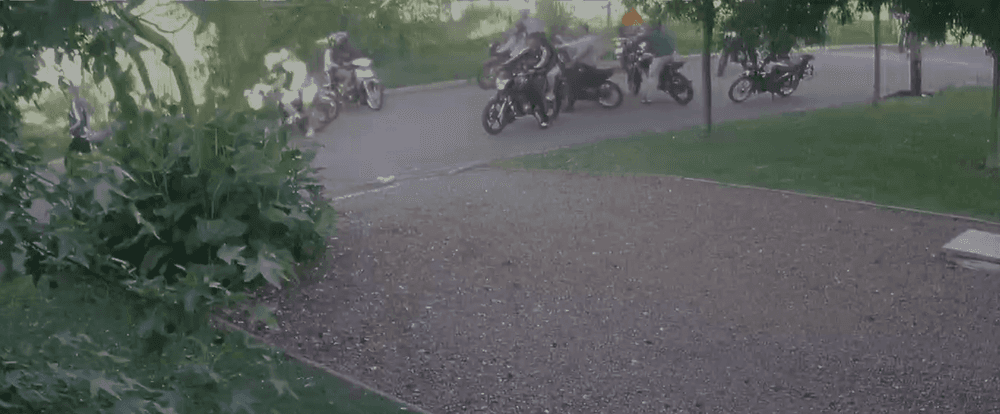 Vecinos de Villa Elvira denuncian amenazas y ataques de un grupo de motociclistas en el barrio Monasterio