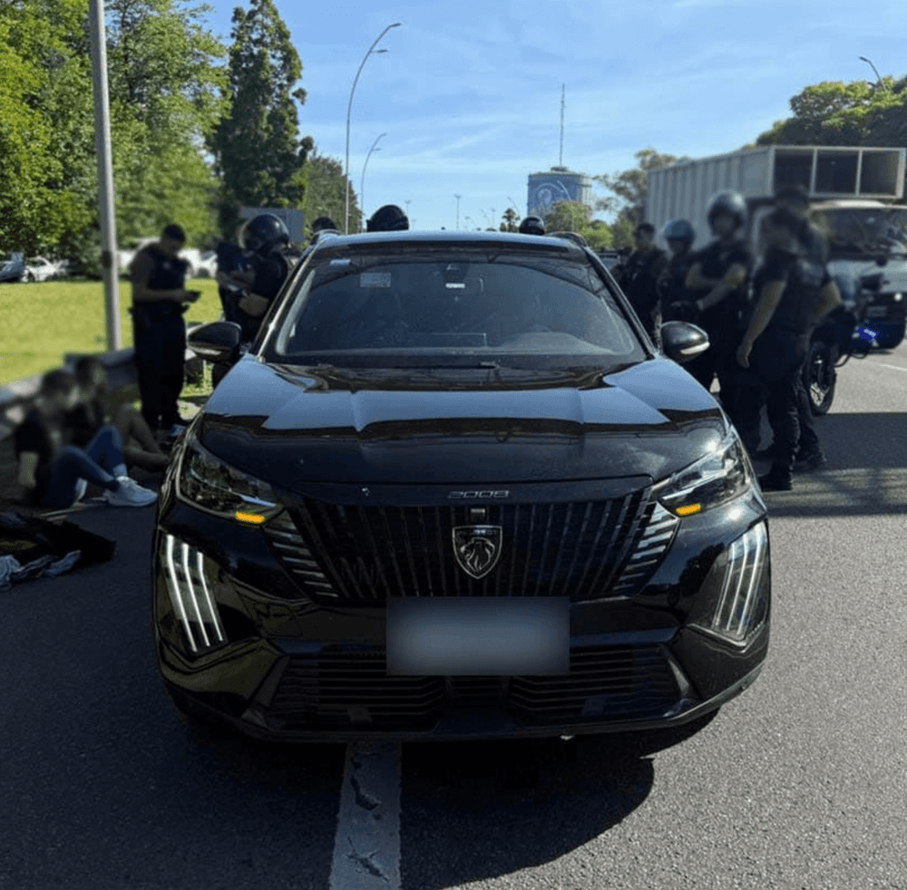 Robaron un auto en Quilmes y fueron arrestados en CABA