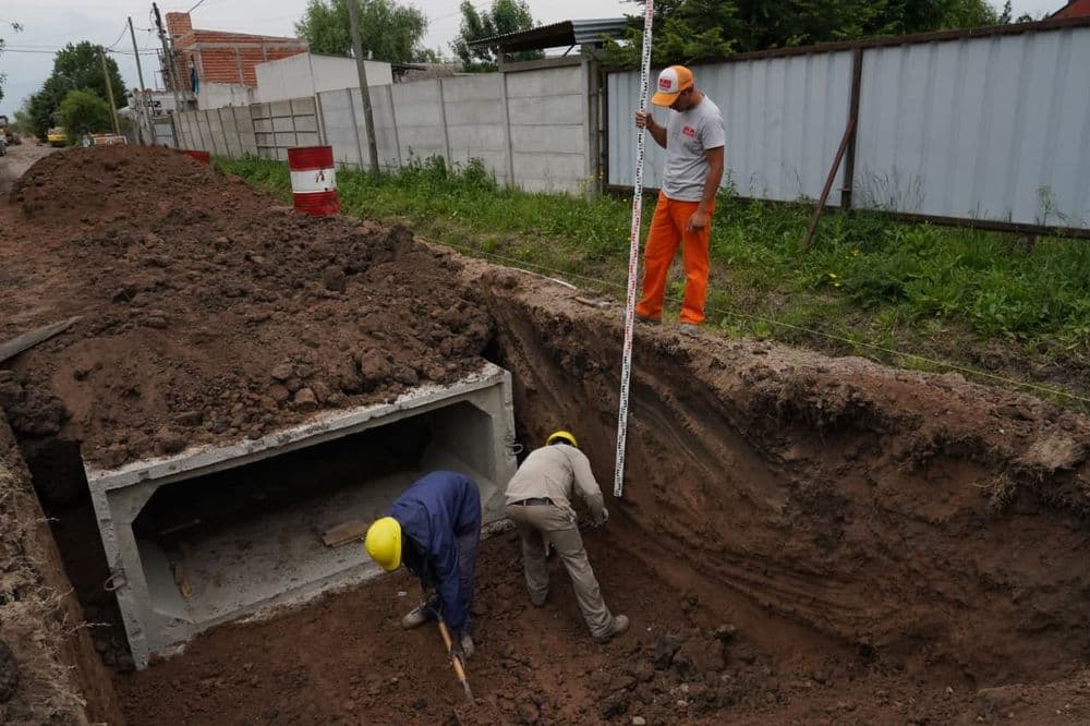 Alak supervisó el avance del conducto aliviador de Parque Sicardi