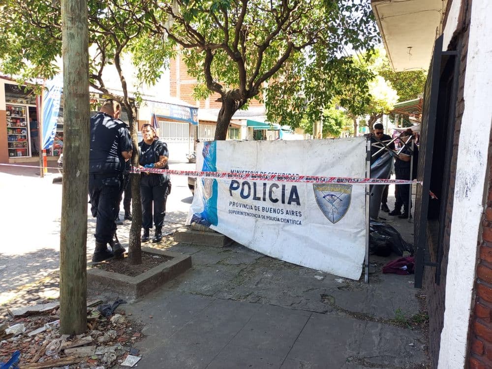 Persecución, vuelco y tiroteo en CABA: un delincuente muerto y tres detenidos